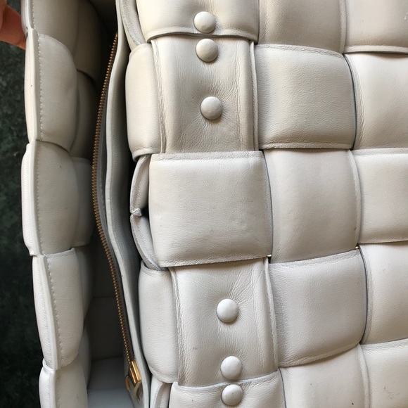 Authentic bottega venetta cassett - Picture 7 of 16